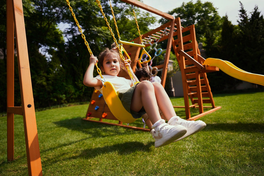 Avenlur Sycamore Backyard Climbing Set – 2 Swings, Trapeze Bar & Outdoor Fun AVNLR-SYCAMORE-NY