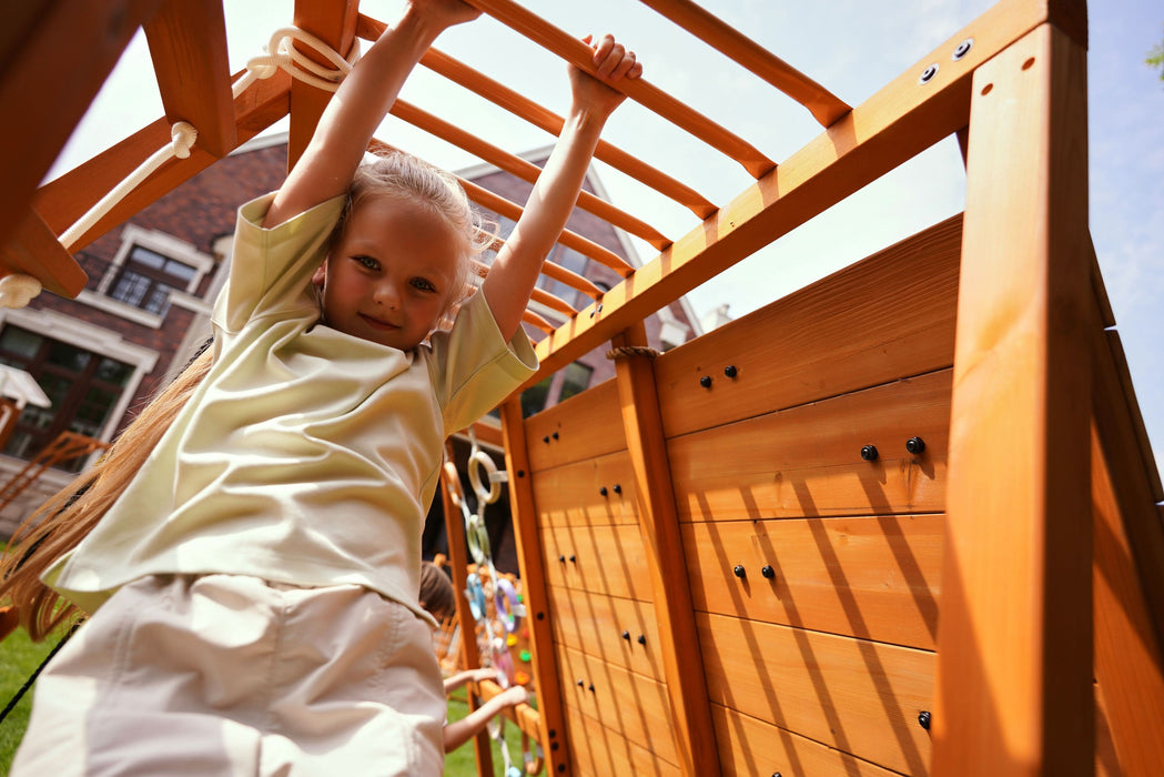 Avenlur Sycamore Backyard Climbing Set – 2 Swings, Trapeze Bar & Outdoor Fun AVNLR-SYCAMORE-NY